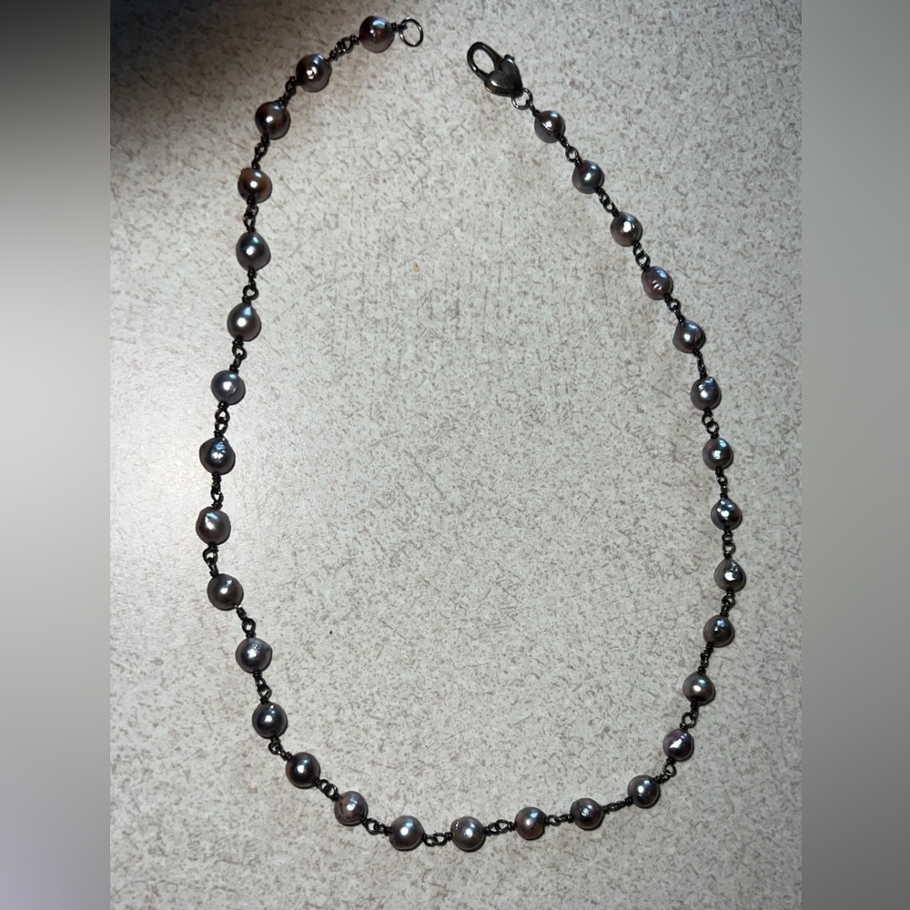 Grey pearl necklace with silver wire
